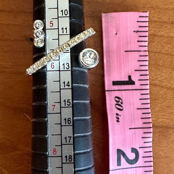 Melissa Lovy silver tone ring with faux stones. Well maintained. Size 6. - Picture 4 of 7